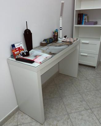 Libreria e scrivania