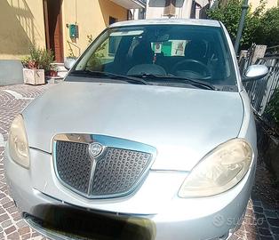 Lancia y 2008 
170.000 km 