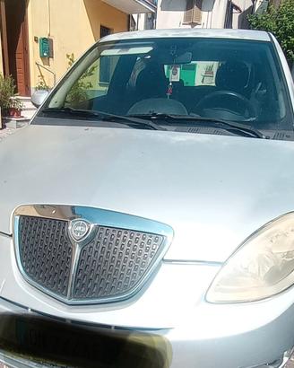Lancia y 2008 
170.000 km 