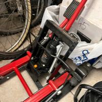 Sollevatore idraulico moto