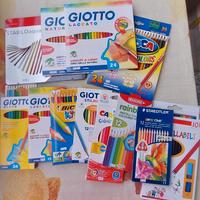 Cancelleria nuova, pennarelli, pastelli e altro