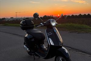 Vespa 50 2025 nera lucida