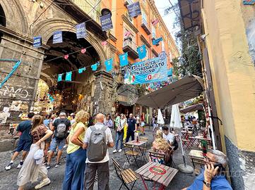 3 LOCALI A NAPOLI