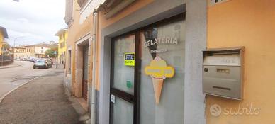 locali commerciali ex gelateria Maury 