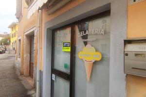locali commerciali ex gelateria Maury 