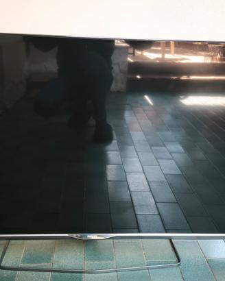 TV Philips 47 pollici led Ambilight GUASTA LEGGI!