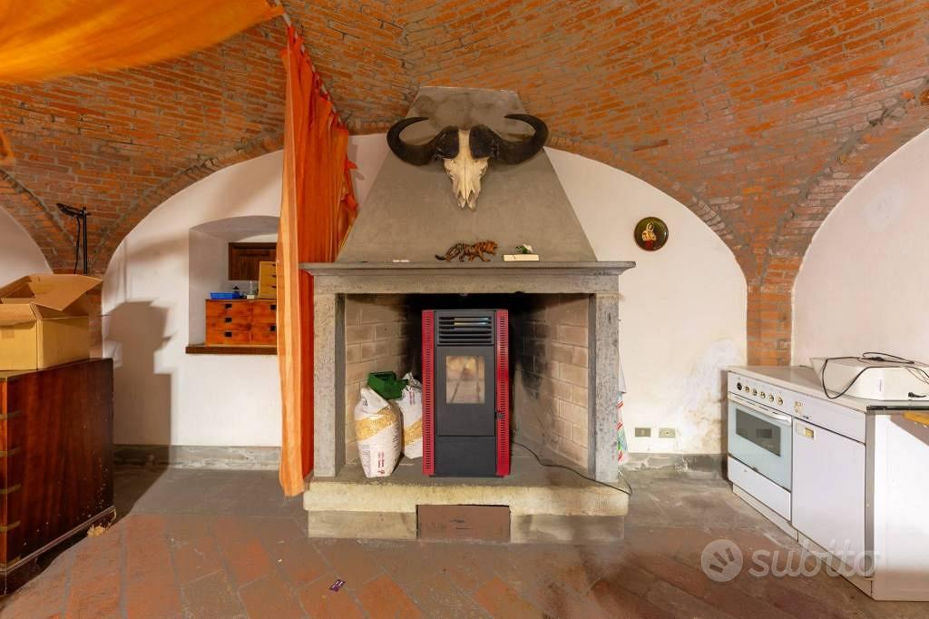 Rustico / Casale di 1236 m² con più di 5 locali a - Vista 4