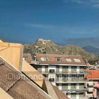 Monolocale panoramico con garage a Calatabiano