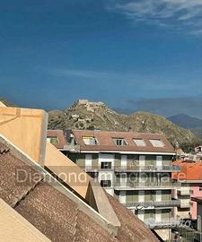 Monolocale panoramico con garage a Calatabiano