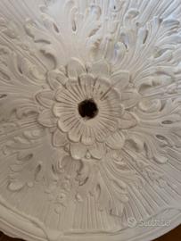 Coppia di rosoni in gesso