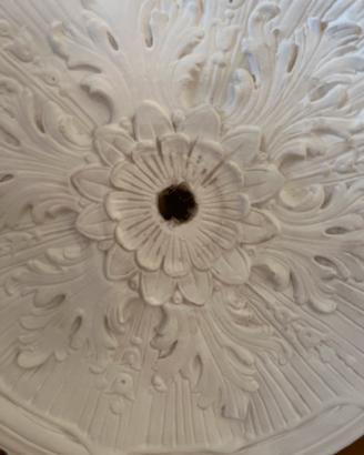 Coppia di rosoni in gesso