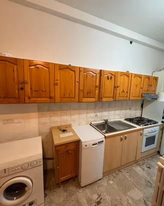 Cucina con alcuni elettrodomestici