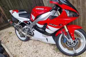 Yamaha R1 del 98