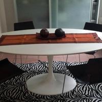 Tavolo ovale bianco Alivar Saarinen