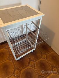 Carrello portafrutta con ruote