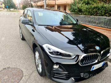 BMW X2 usata diesel nera _ retrocamera _ tettuccio
