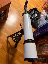 Telescopio astronomico con treppiede 