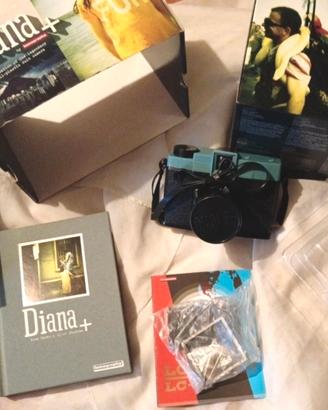 Fotocamera Lomography Diana+ con scatola e libro 