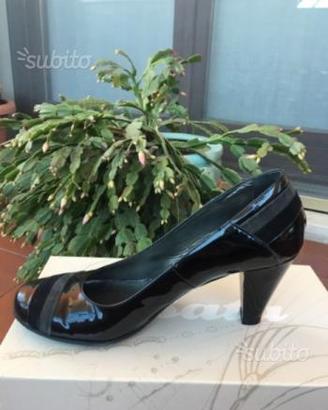 Scarpe vernice Bata