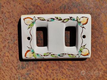placca per interruttori in ceramica artigianale