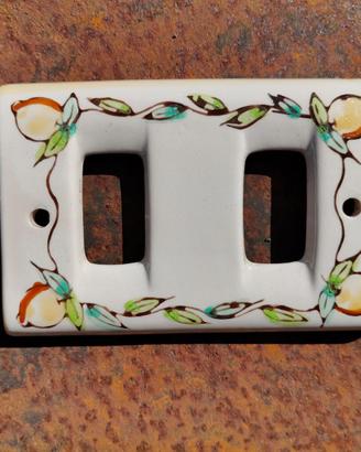 placca per interruttori in ceramica artigianale