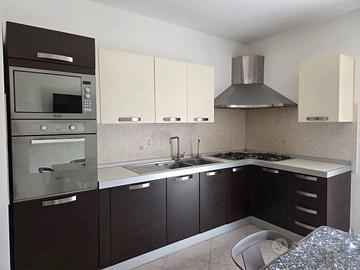 Cucina compreso di elettrodomestici