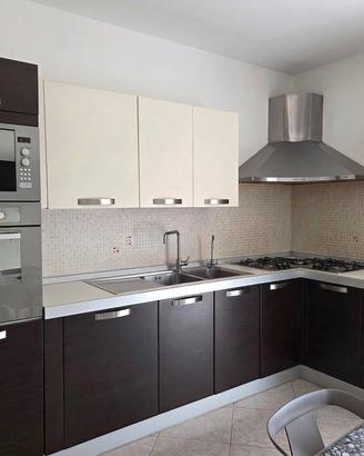 Cucina compreso di elettrodomestici