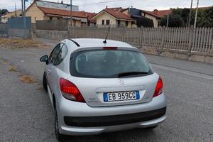 Peugeot 207 Colore grigio anno 2010