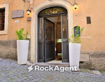 Attività / Licenza di 176 m² a Marino