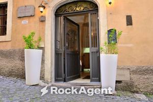 Attività / Licenza di 176 m² a Marino