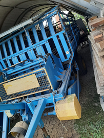 Rimorchio autocaricante fieno