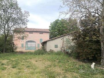 Rustico / Casale di 380 m² con più di 5 locali e b