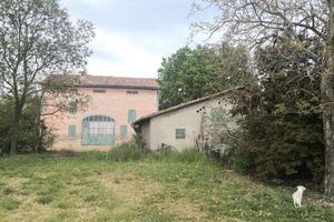 Rustico / Casale di 380 m² con più di 5 locali e b