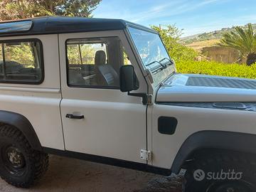 Land rover defender