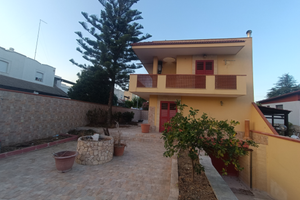 Villa con giardino Via Orchidee 23 Taranto