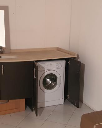 bagno l.198 cm p.26/70 con lavatrice piano quarzo