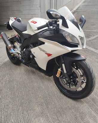 Aprilia RSV4 