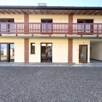 2 LOCALI A CORTE FRANCA