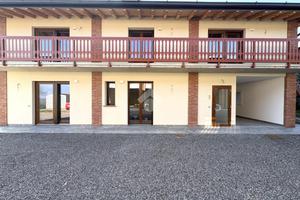 2 LOCALI A CORTE FRANCA