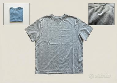 Nike T-Shirt Grigia Swoosh Ricamato – Taglia M