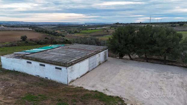 Terreno con Capannone e Villa