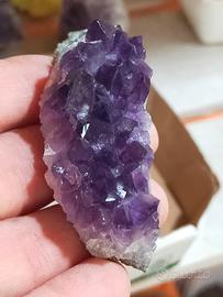 Piccola Ametista, bel colore viola. 