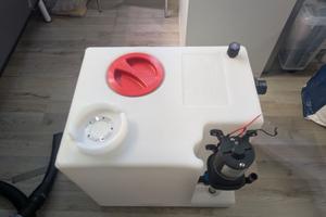 Serbatoio acqua con pompa/ tanica con autoclave