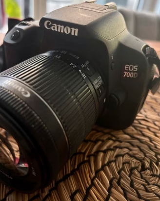 Canon EOS 700D  EF-S 18-55mm