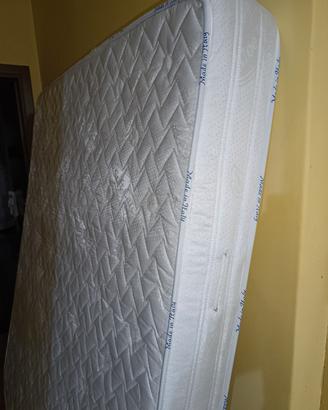 Materasso a molle matrimoniale 160x190 + Topper