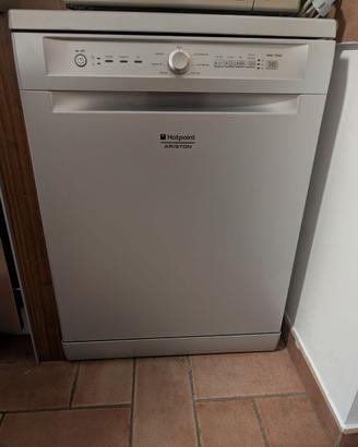 Lavastoviglie Hotpoint Ariston 60 cm come nuova