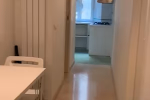 Ampia camera singola in piccolo appartamento
