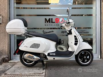 Piaggio Vespa 300 GTS Bianca