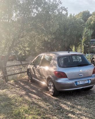 Peugeot 307 hdi 1.6 con gancio traino omologato