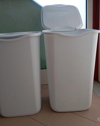 Secchi con coperchio bianchi